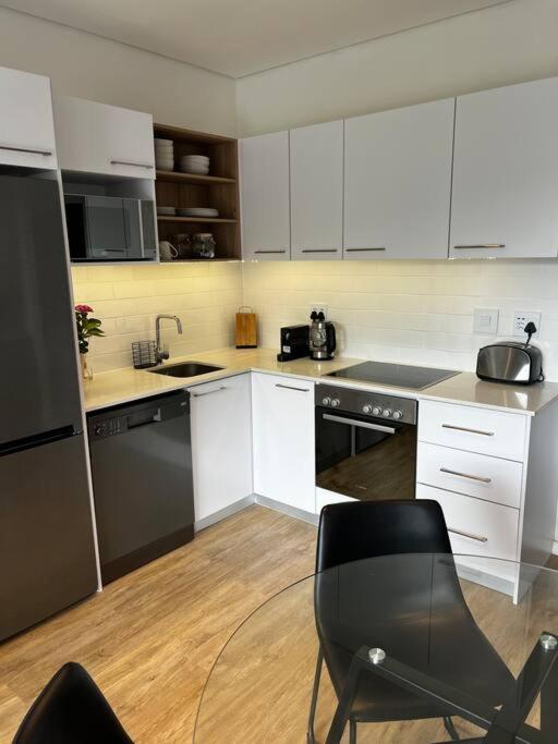 2 Bed Luxury Flat - George Mountain View With Pool Apartment Exterior photo