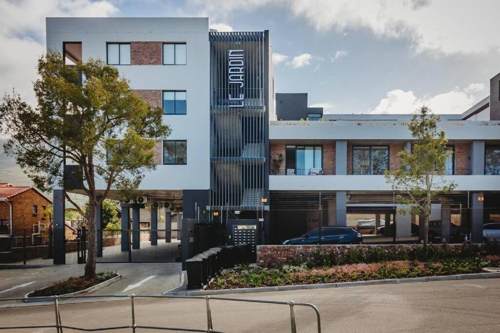 2 Bed Luxury Flat - George Mountain View With Pool Apartment Exterior photo