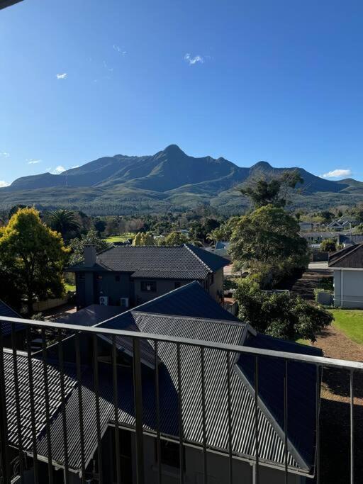 2 Bed Luxury Flat - George Mountain View With Pool Apartment Exterior photo