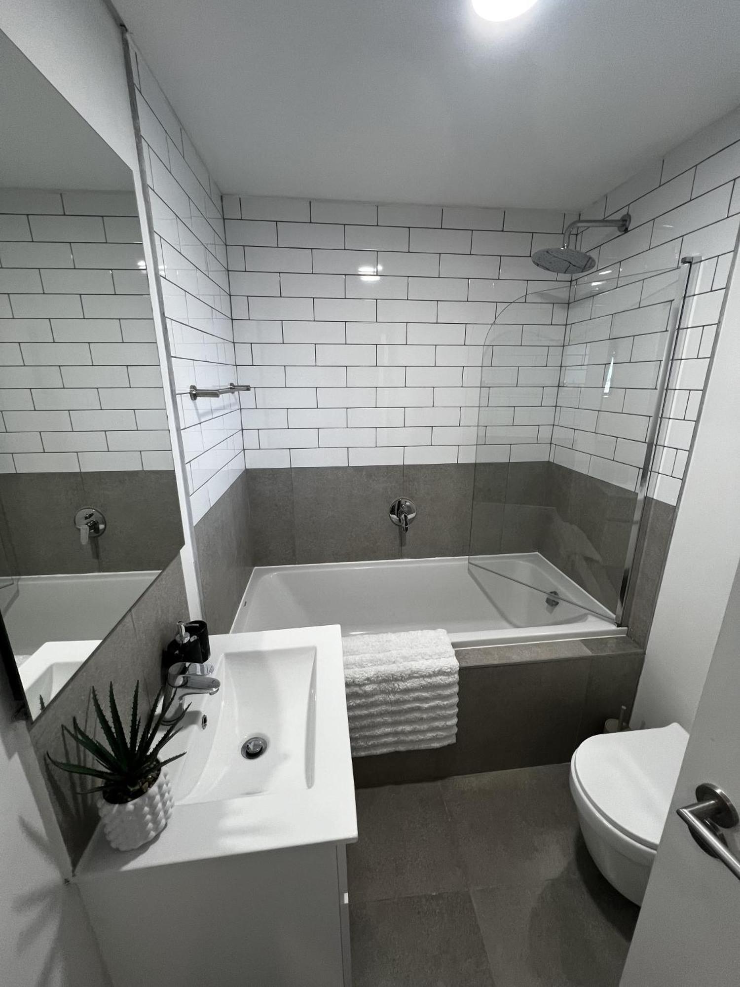 2 Bed Luxury Flat - George Mountain View With Pool Apartment Exterior photo