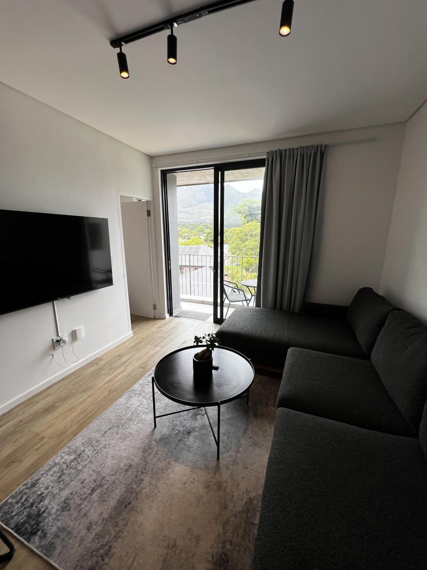 2 Bed Luxury Flat - George Mountain View With Pool Apartment Exterior photo