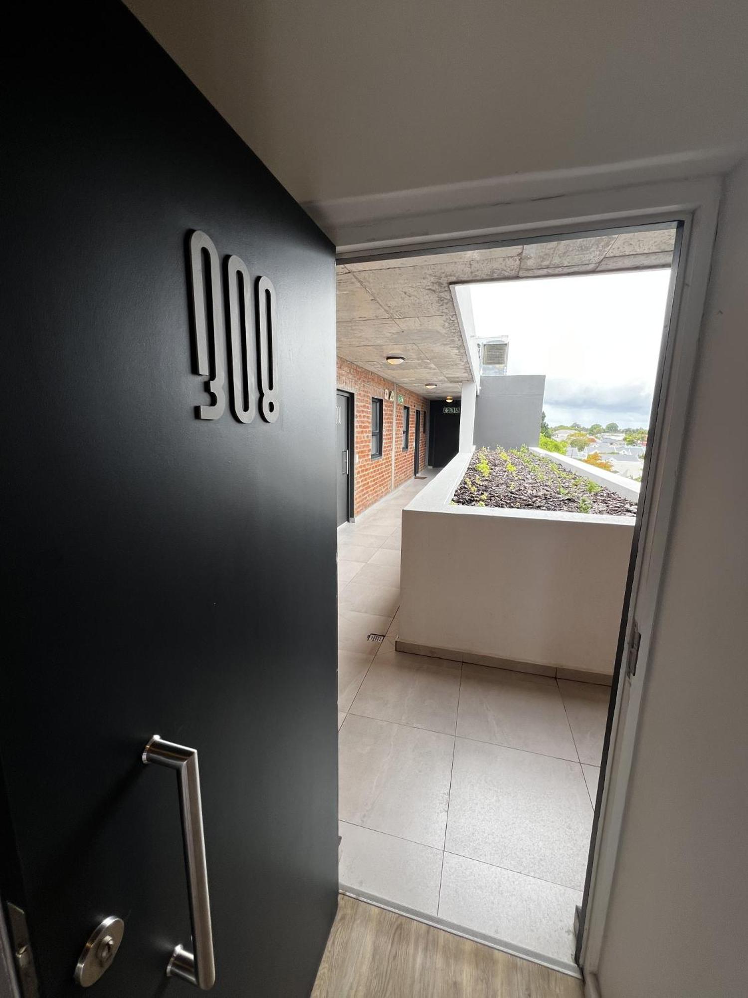 2 Bed Luxury Flat - George Mountain View With Pool Apartment Exterior photo