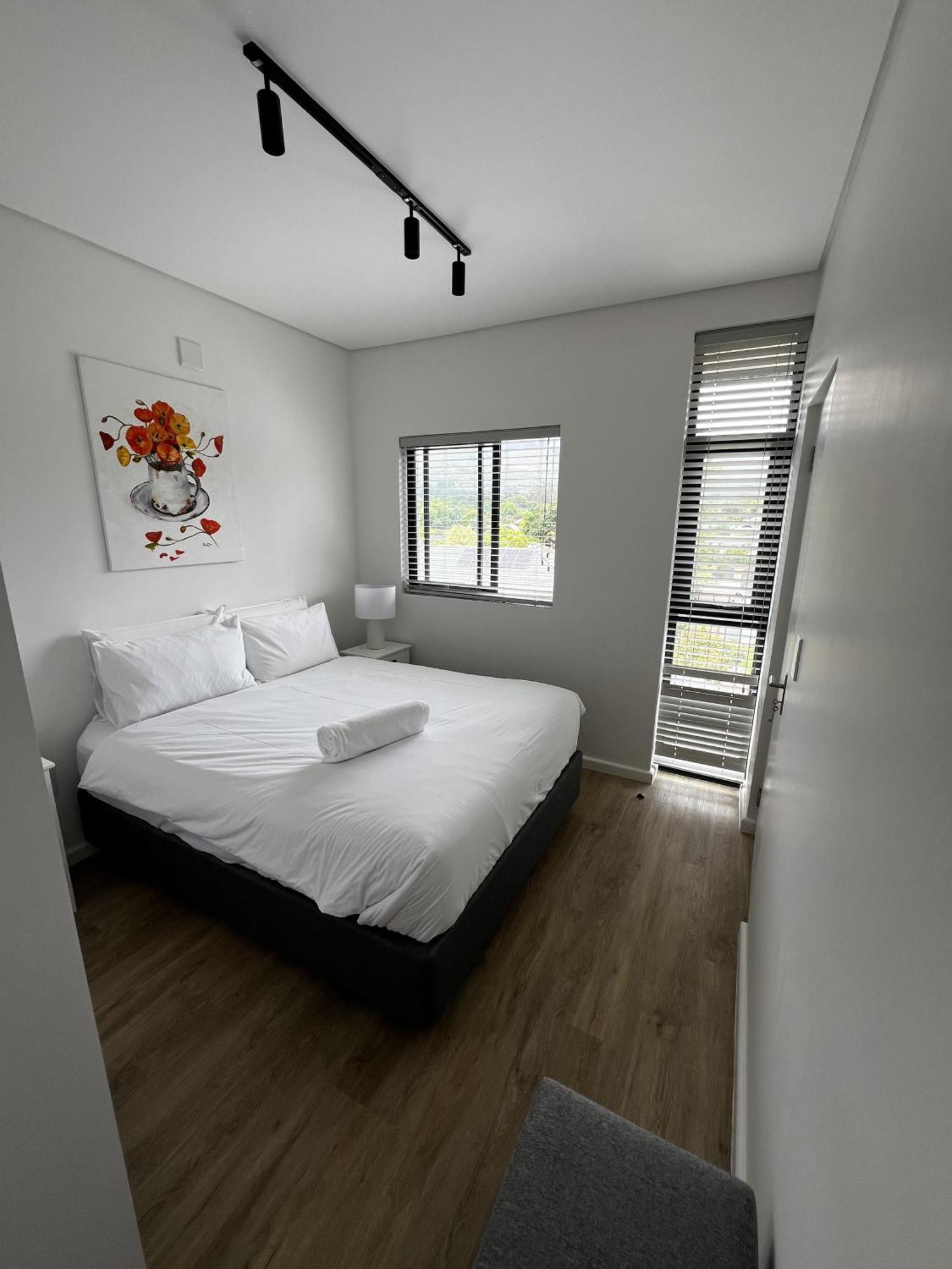 2 Bed Luxury Flat - George Mountain View With Pool Apartment Exterior photo